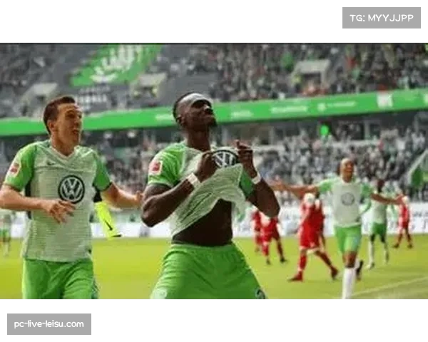 沃尔夫斯堡边中结合战术成型 温德成为前场支点